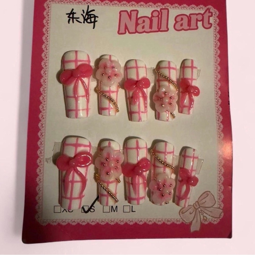 Sold 🏷️ Pink and White Nail Art Set